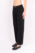 jeans-a-gamba-dritta-con-chiusura-a-fermaglio