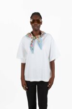 t-shirt-with-scarf