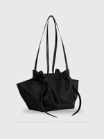 woven-raffia-mochi-shoulder-bag