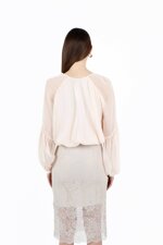 blusa-con-bottoni-drappeggiata
