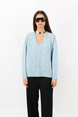 v-neck-sweater-with-ribbing-and-embroidery