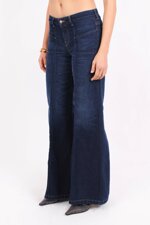d-akii-flare-jeans