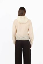 giacca-tecnica-in-seersucker-con-cappuccio