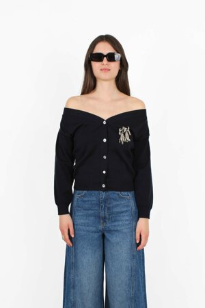 cardigan-con-scollo-a-barca-e-spilla