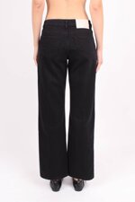 jeans-a-gamba-dritta-con-chiusura-a-fermaglio