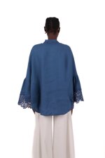 blusa-con-ricami-e-maniche-ampie