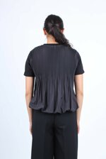t-shirt-with-pleated-back