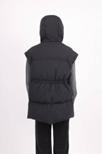 gilet-with-metallic-crinkle-lining