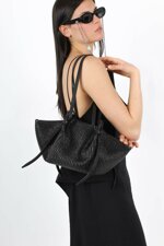 borsa-a-spalla-mochi-in-raffia-intrecciata