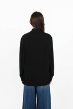 polo-oversize-con-logo-ricamato