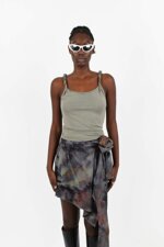 canotta-con-spalline-intrecciate