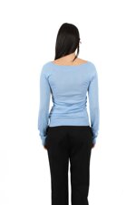 maglia-con-scollo-a-barca