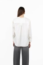 camicia-senza-bottoni-scollo-a-v