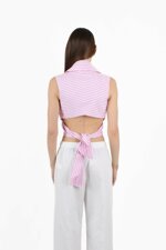 top-senza-maniche-con-colletto-intrecciato