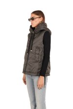 hooded-padded-vest-in-water-repellent-canvas