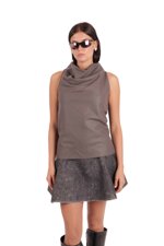high-neck-top-with-a-structured-back
