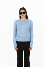 maglia-con-scollo-a-barca