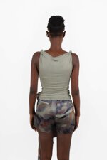 canotta-con-spalline-intrecciate