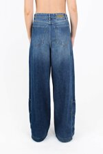 wide-leg-jeans-with-hem-detail