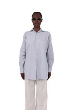 camicia-con-dettagli-cut-out-sul-retro-e-pietre-in-resina