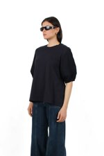 t-shirt-with-san-gallo-lace-sleeves