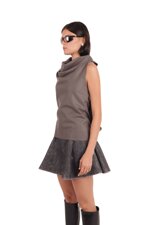 high-neck-top-with-a-structured-back