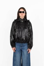 giacca-in-nylon-leggero-effetto-bagnato