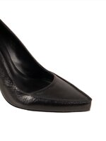 contrast-stitch-pumps