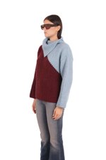 two-tone-sweater-with-an-oversized-collar