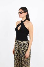 top-scollo-incrociato-e-cut-out-frontale