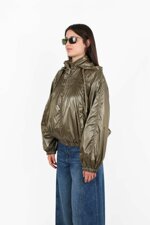 giacca-in-nylon-leggero-effetto-bagnato