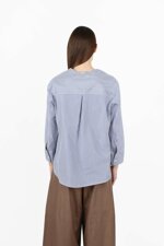 camicia-senza-bottoni-scollo-a-v