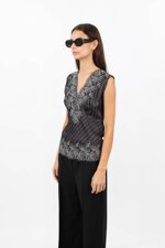 vest-top-with-v-neck-and-lace-embroidery