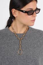 desdemona-small-necklace-with-thin-chain-and-pendant