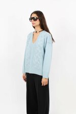 v-neck-sweater-with-ribbing-and-embroidery