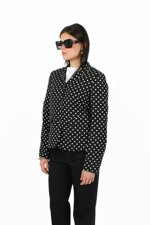 giacca-con-bottoni-a-pois