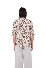 oversized-leopard-print-t-shirt
