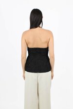 top-con-ricamo-scollo-allamericana