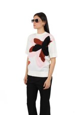 maglia-a-maniche-corte-con-intarsi-floreali