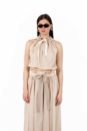 top-con-colletto-arricciato