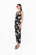 floral-print-dress-with-a-v-neck