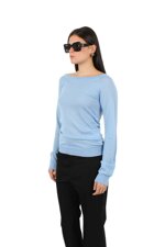 maglia-con-scollo-a-barca