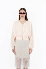 blusa-con-bottoni-drappeggiata