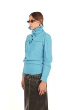 high-neck-sweater-with-a-crinkled-design-and-button-fastening