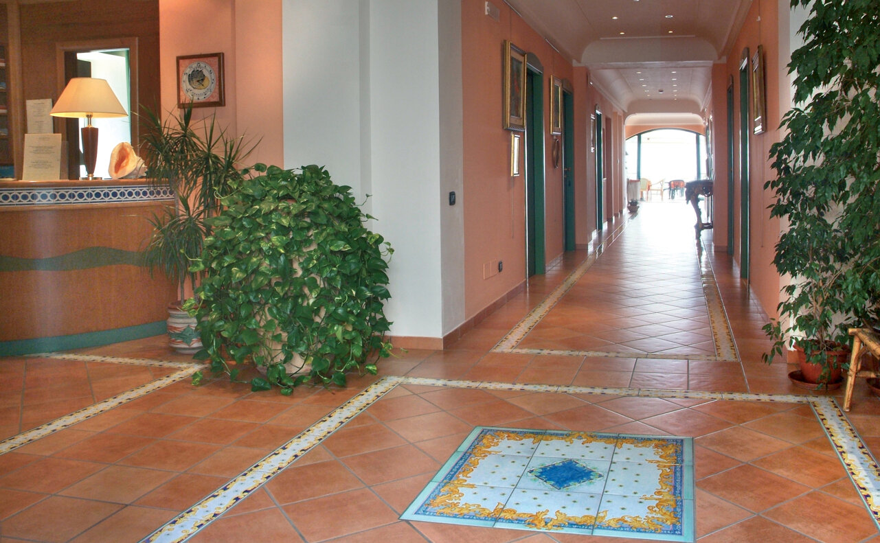 antiche fornaci d'agostino© - collezione vietri - rosone leucosia - ambientazione 1.jpeg antiche fornaci d'agostino© - collezione vietri - rosone leucosia - ambientazione 1.jpeg