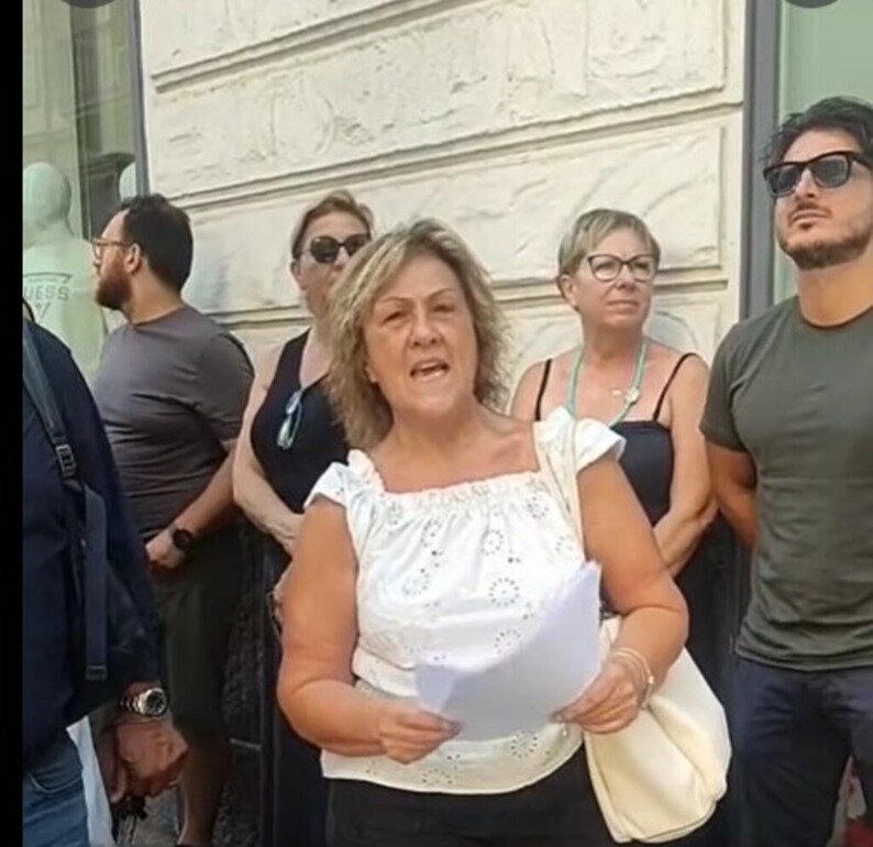 Multe su percorsi obbligatori dati dagli operatori e display ZTL spenti. Cittadini in rivolta.