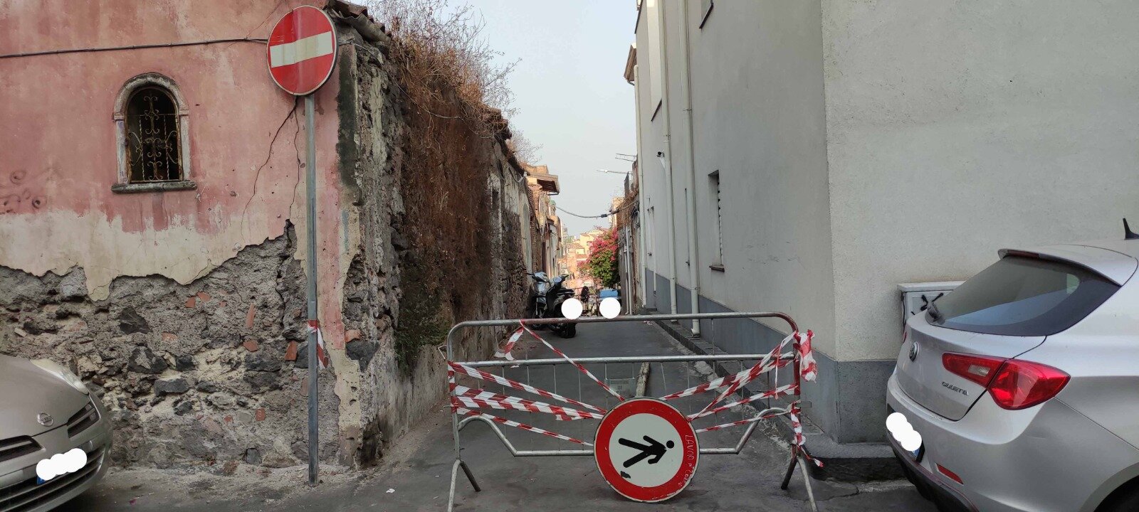 Amministrazione comunale disattenta. Strada chiusa da un mese. Amministrazione comunale disattenta. Strada chiusa da un mese.
