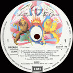 queena-night-at-the-opera1975