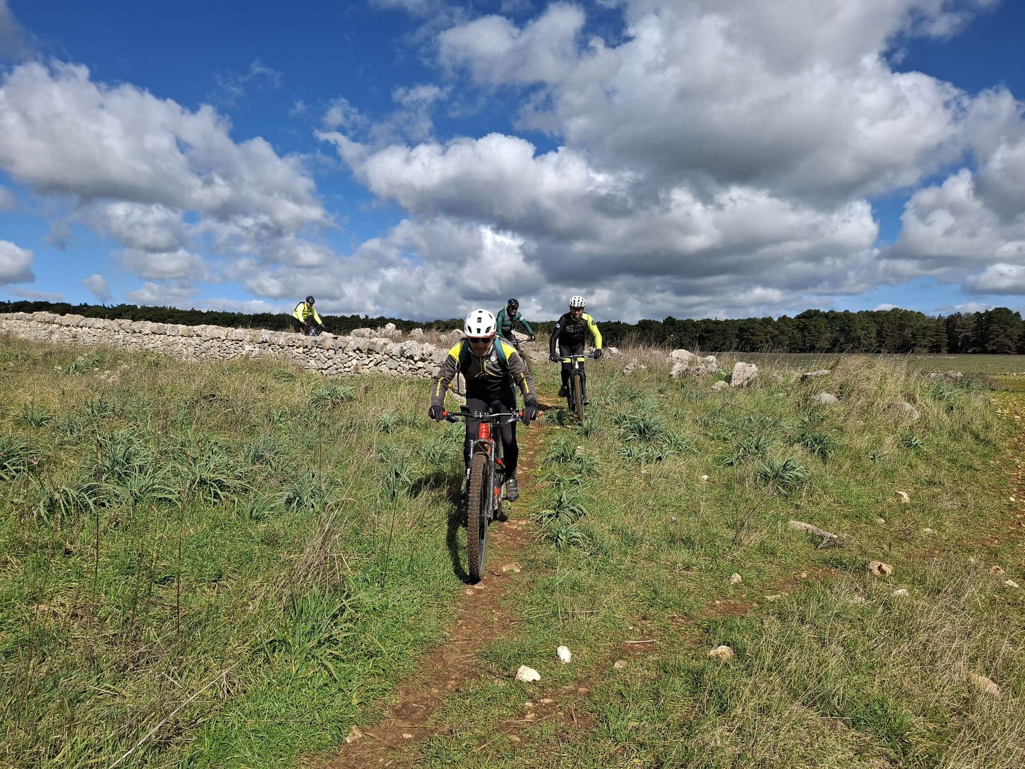 3-mtb-bikers-noci-2026.jpeg