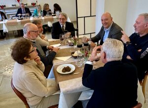 logo vettoriale con scritta sfondo trasparente